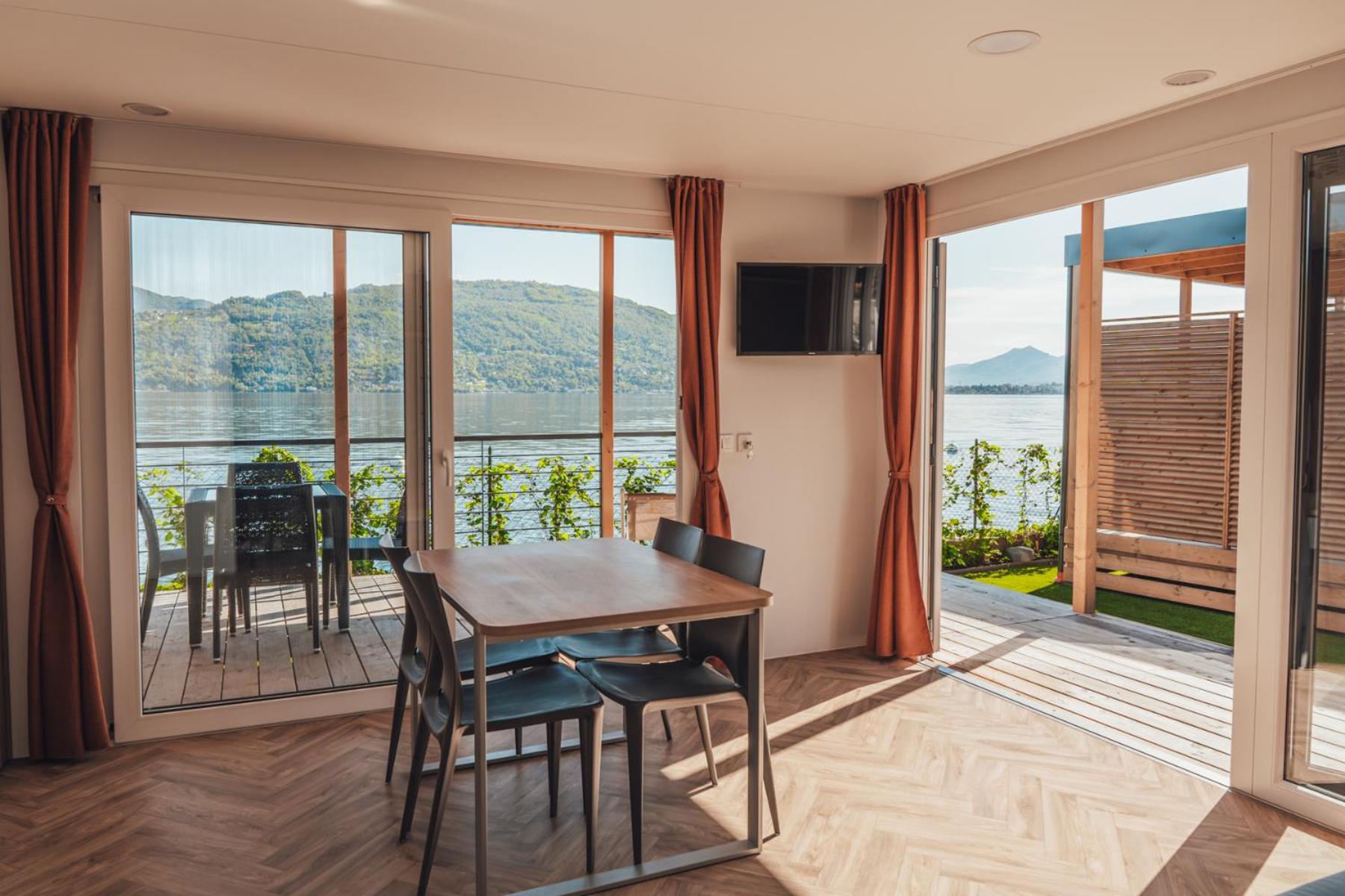 Maggiore Bay